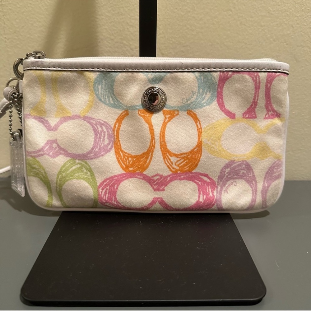 Coach Y2k Hampton Scribble Signature C
Multicolor Wristlet